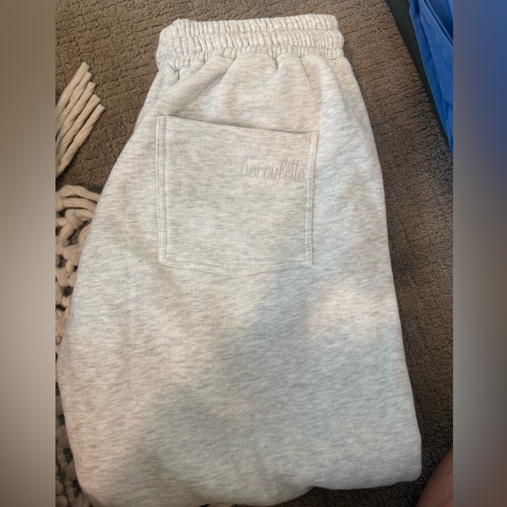 Herculette prime relaxed joggers heathered ivory size medium never worn !